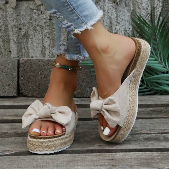 EUC J/Slides White Bow Ritsy Leather Slide - Picture 3 of 9